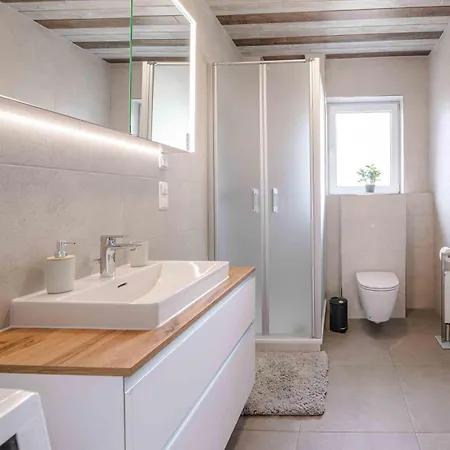 Haus Sonnengelb *