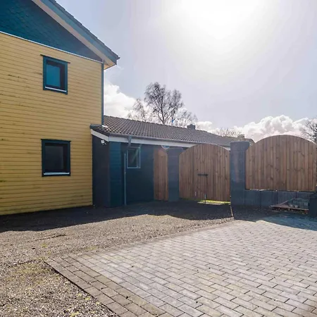 Haus Sonnengelb *